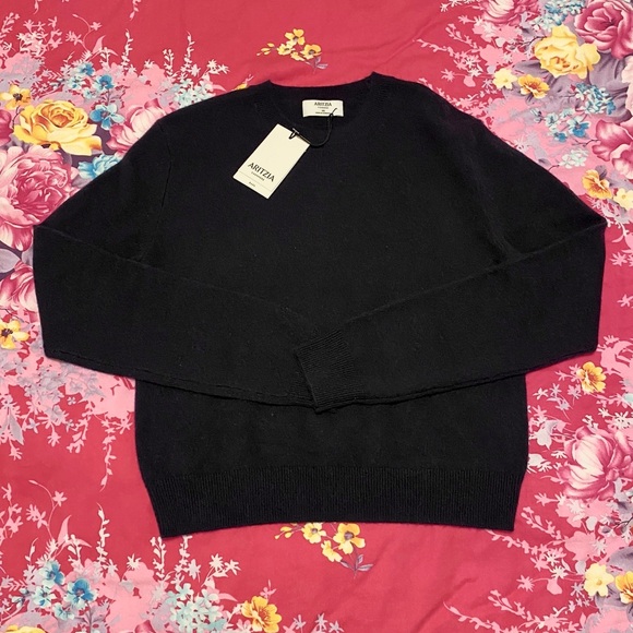 Aritzia cashmere crew sweater - Picture 2 of 4